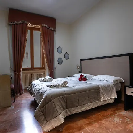 勒库波利娜酒店 *